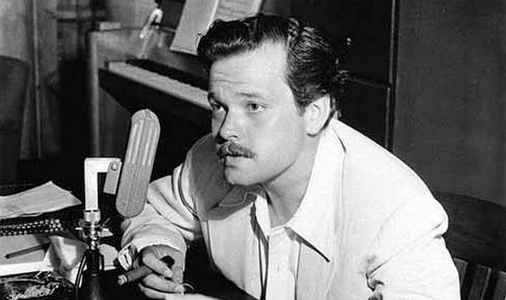 Orson Welles with RCA MI6203 Varacoustic